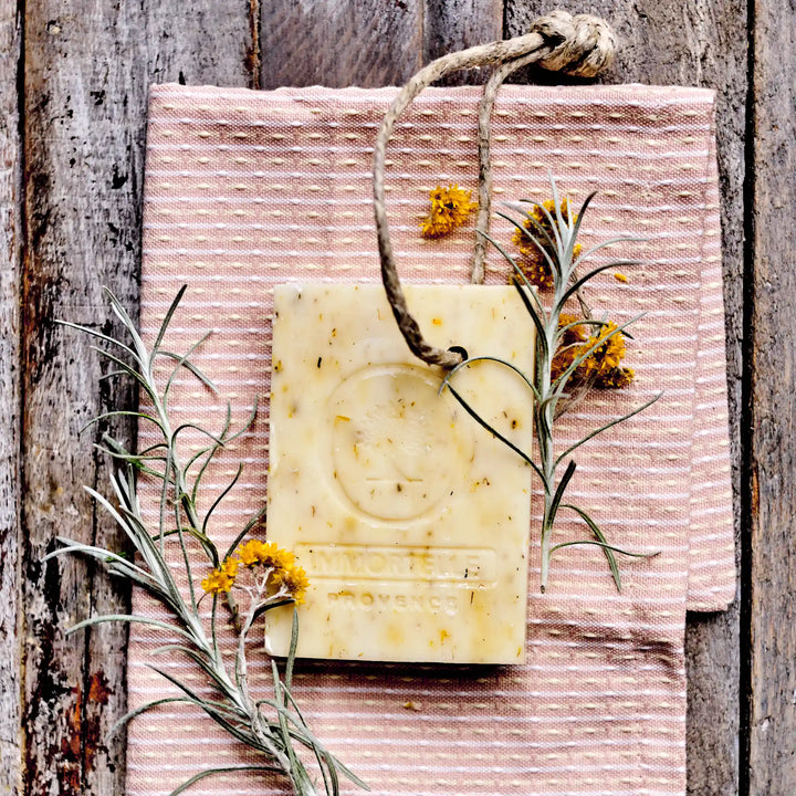Fransk sæbe med immortelle på snor fra Oliviers & Co