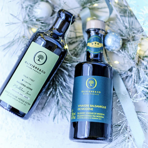 Italiensk julegaveæske med Masseria Leone ekstra jomfru olivenolie og Aceto Balsamico di Modena fra Oliviers & Co
