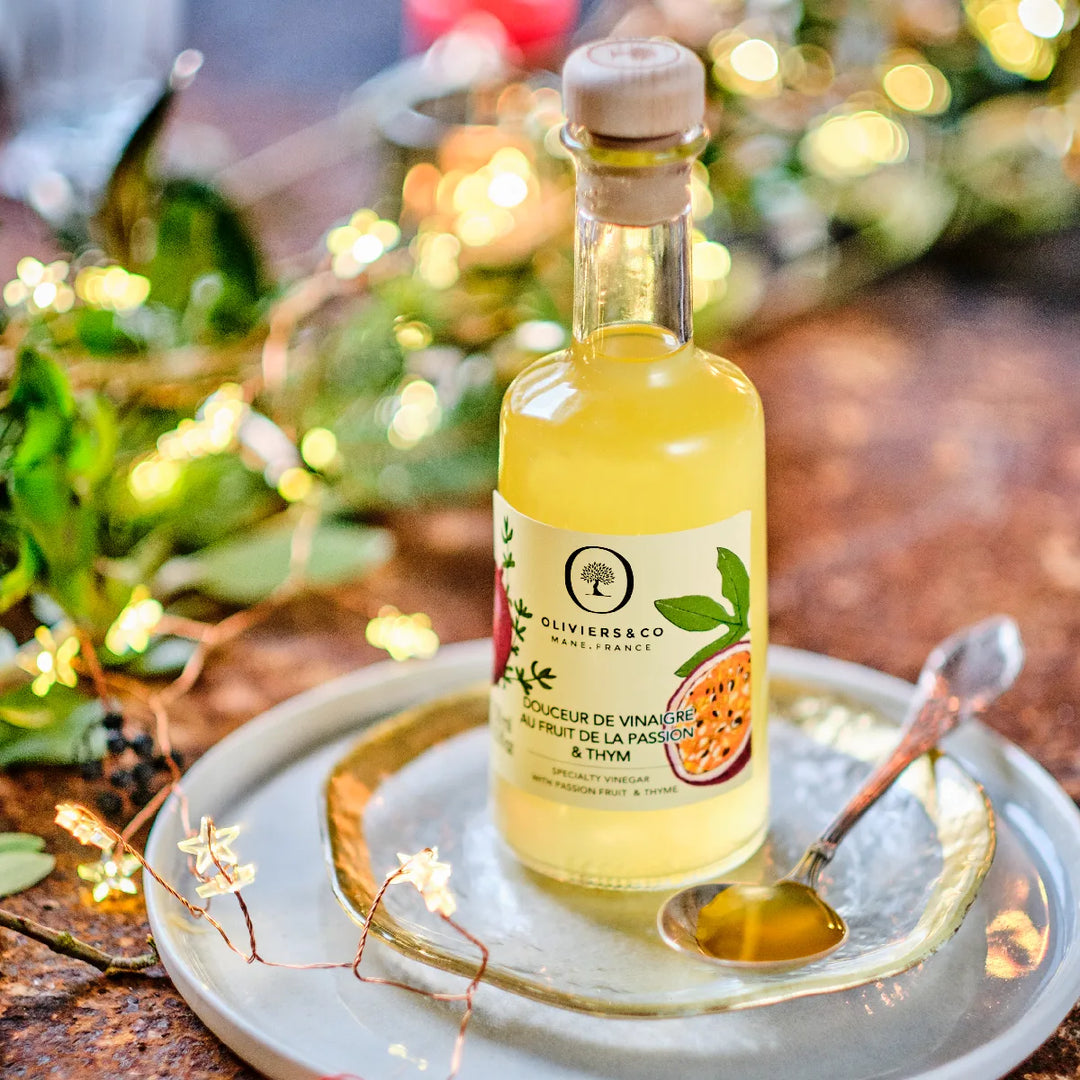 Passionsfrugt eddike med vild fransk timian fra Oliviers & Co, limited edition