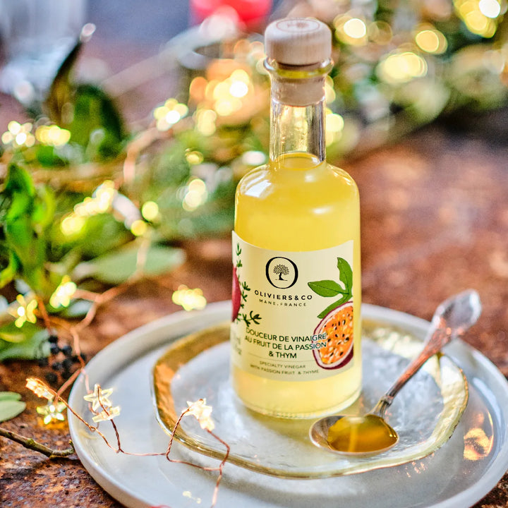 Passionsfrugt eddike med vild fransk timian fra Oliviers & Co, limited edition