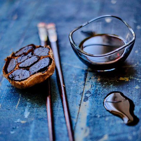 Soya sauce med sort hvidløg, gourmet soya fra Oliviers & Co