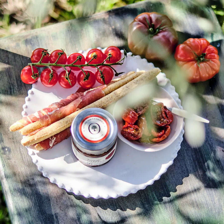 Tomatcreme med piment d'Espelette fra Provence, grissini, soltørrede tomater, Oliviers & Co