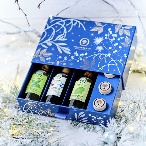 Julegave med trio limeolivenolie, basilikumolie og skovbærbalsamico fra Oliviers & Co