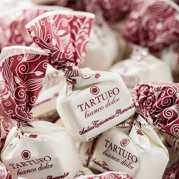 Hvid chokoladetrøffel med hasselnødder fra Oliviers & Co