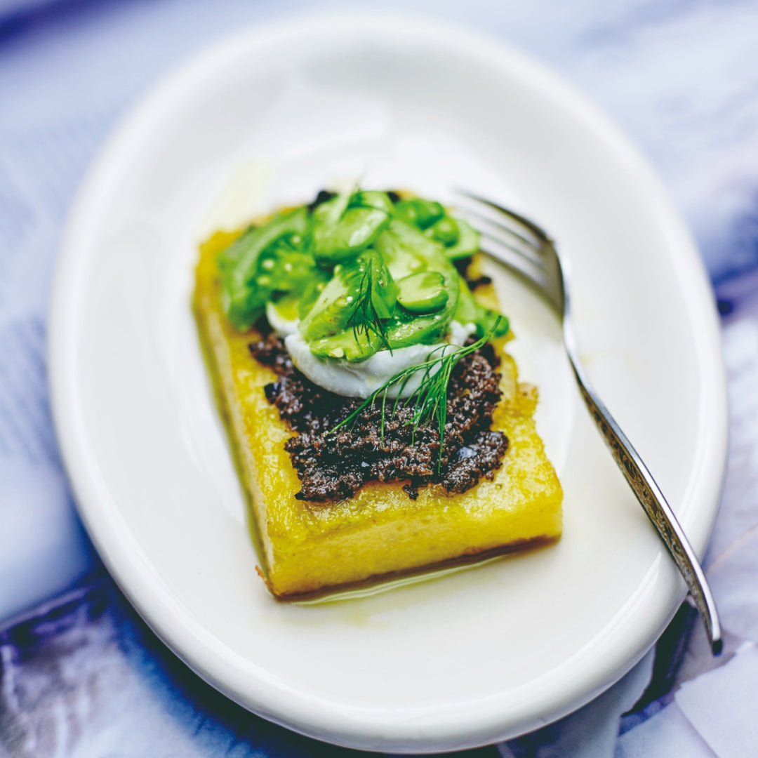 Polenta med gourmet tapenade med sorte oliven og basilikum fra Oliviers & Co