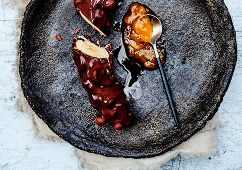 Chokoladeglaserede bananis med olivenolie | Opskrift | O&CO