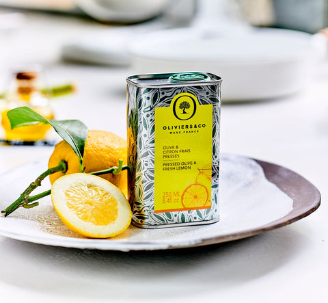Friske gedeostruller med citronolie, sprød salat og balsamico