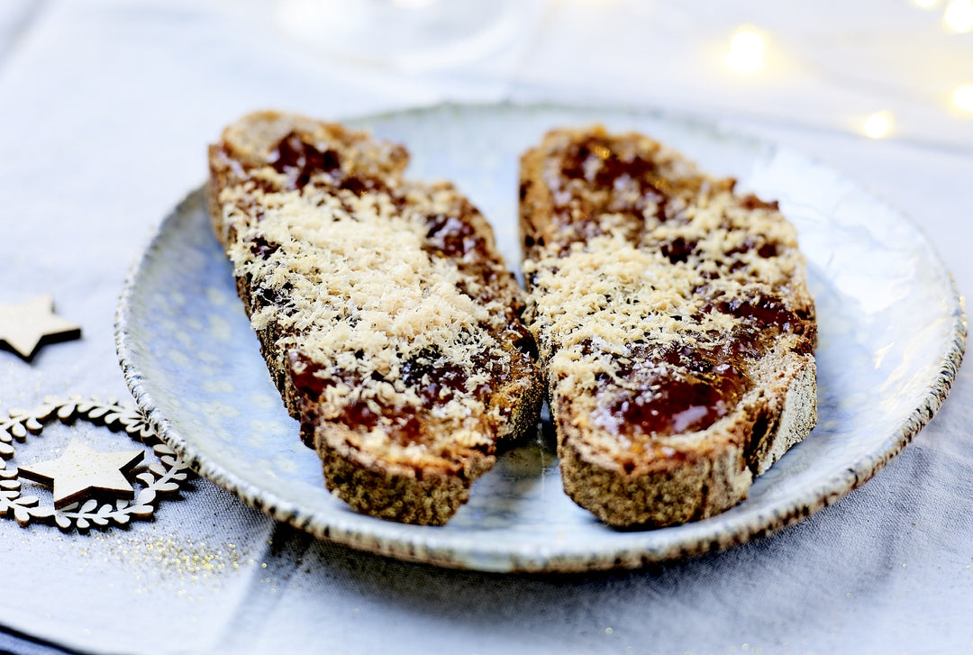 Sprød bruschetta med pecorino, chutney og figenbalsamico, O&CO opskrift