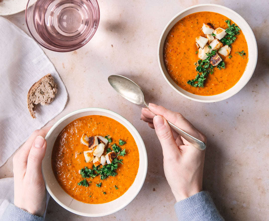 Peberfrugt- og tomatsuppe med halloumitern, opskrift fra Ditte Ingemann, Oliviers & Co