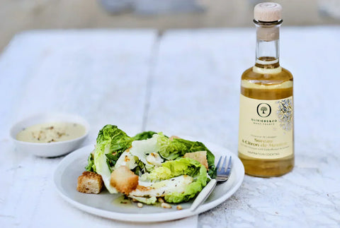 Cæsarsalat med halloumi og hyldeblomst og citroneddike, Oliviers & Co