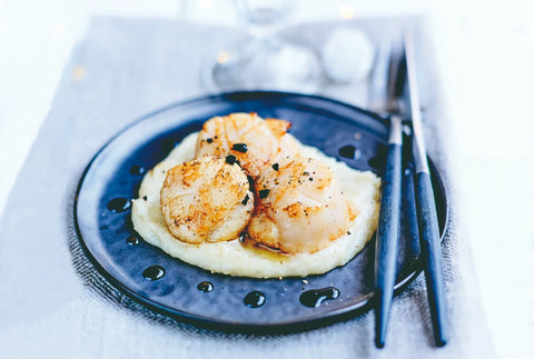 Kammuslinger på pastinakpuré med trøffel og balsamico, opskrift fra Oliviers & Co