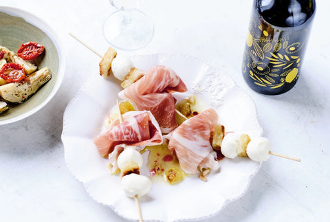 Mozzarella og parmaskinke på spyd, opskrift fra Oliviers & Co