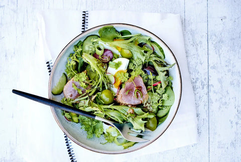 Salade nicoise med lynstegt tun, opskrift fra Oliviers & Co