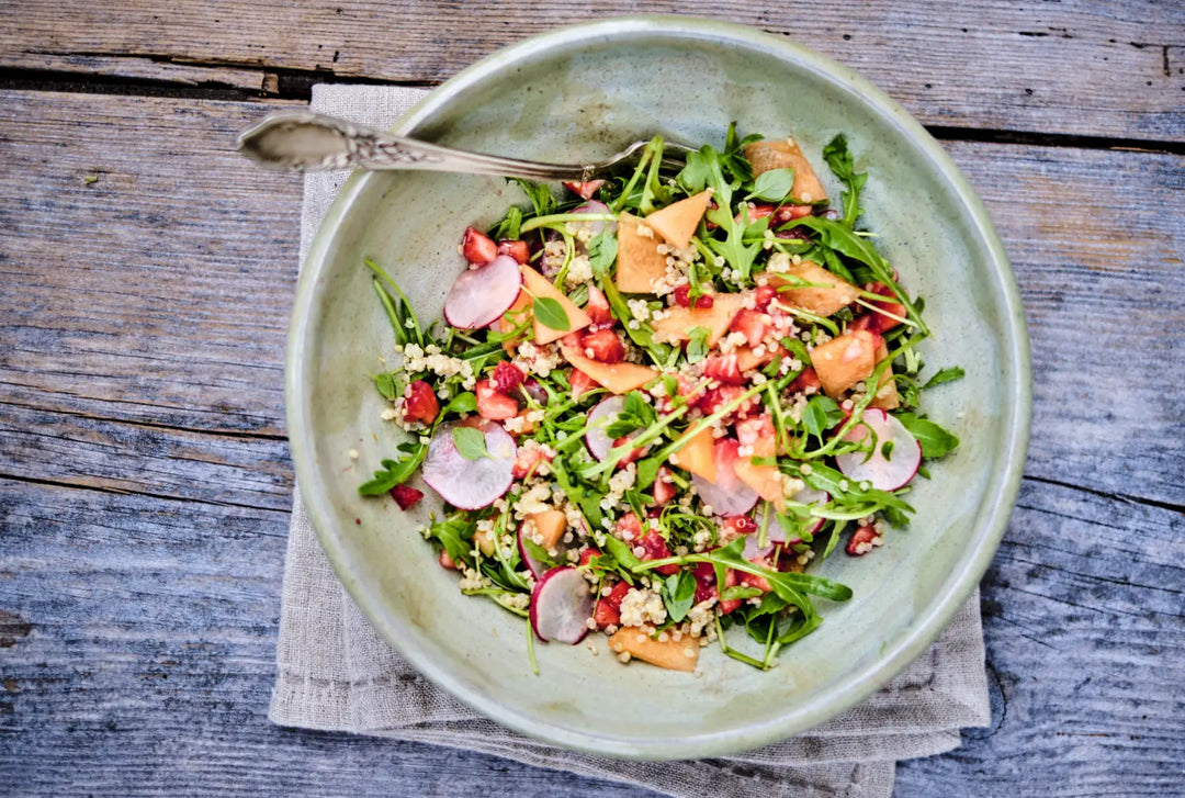 Salat med quinoa, jordbær og melon, opskrift fra Oliviers & Co