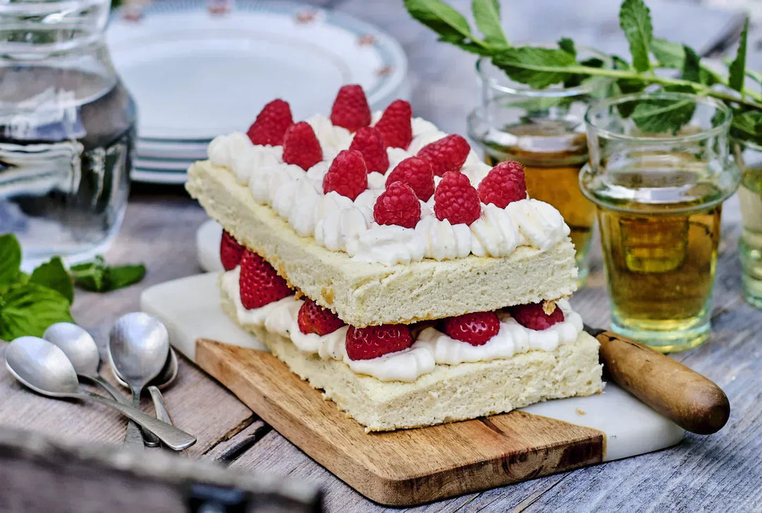 Opskrift sommer tiramisu med hindbær, jordbær og hjemmebagte bunde med bergamotteolie, Oliviers & Co
