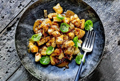 Wok med kylling, rosenkål og ingefær, opskrift fra Oliviers & Co