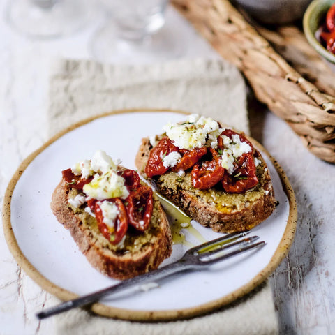 Bruschetta med soltørrede cherrytomater, opskrift fra Oliviers & Co