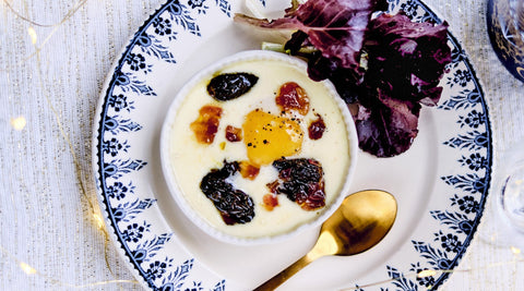Æg en cocotte med morkler og chutney, opskrift fra Oliviers & Co