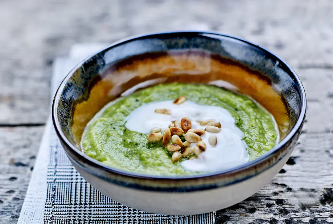 cremet courgette-suppe med pesto verde og pinjekerner, opskrift fra Oliviers & Co