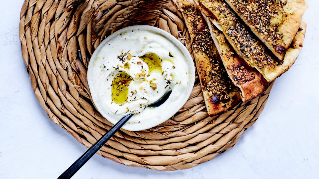 Labneh, hjemmelavet friskost med zaatar, opskrift fra Oliviers & Co