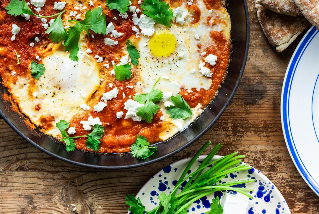 Opskrift på shakshuka med kikærter, æg og feta, foto: Ditte Ingemann