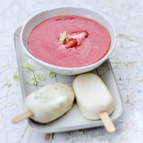 Opskrift jordbærsuppe og yoghurt is med mynte og bergamotte, Oliviers & Co