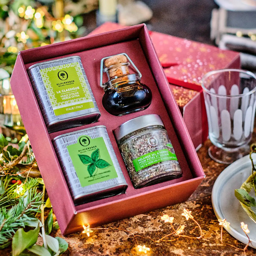 Gaveæske med La Classique bedst i test ekstra jomfru olivenolie, lagret balsamico, basilikumolie og kryddersalt, klassikere fra Oliviers & Co