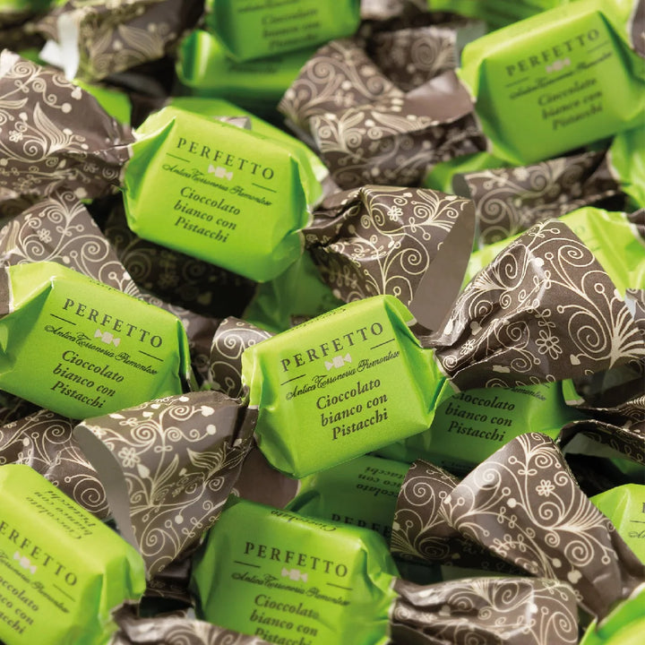 Pistacie chokoladetrøfler med knuste ristede pistacienødder, Oliviers & Co