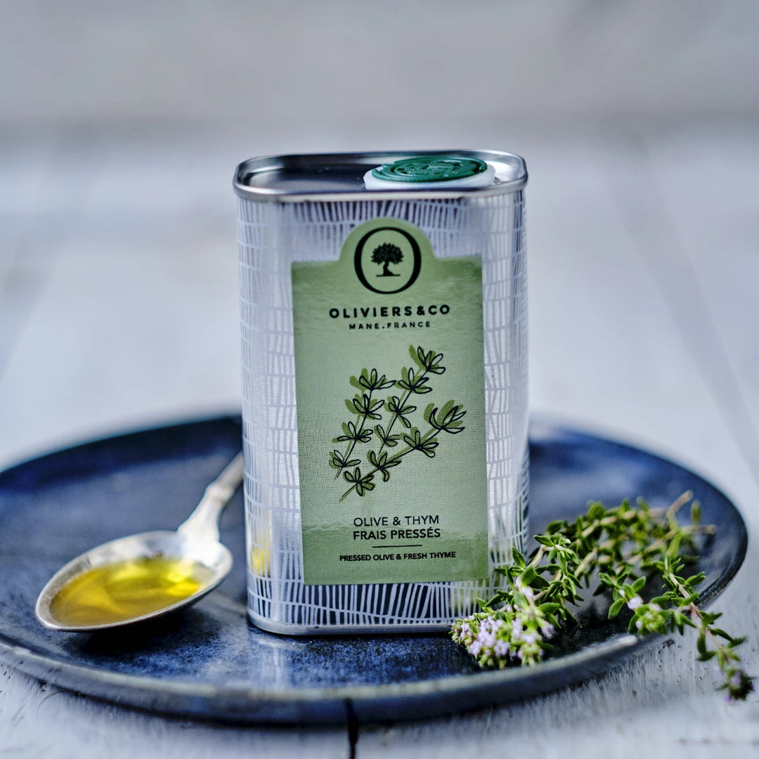 Olivenolie presset med frisk timian fra Oliviers & Co