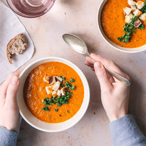 Opskrift på peberfrugt og tomatsuppe af Ditte Ingemann, Oliviers & Co