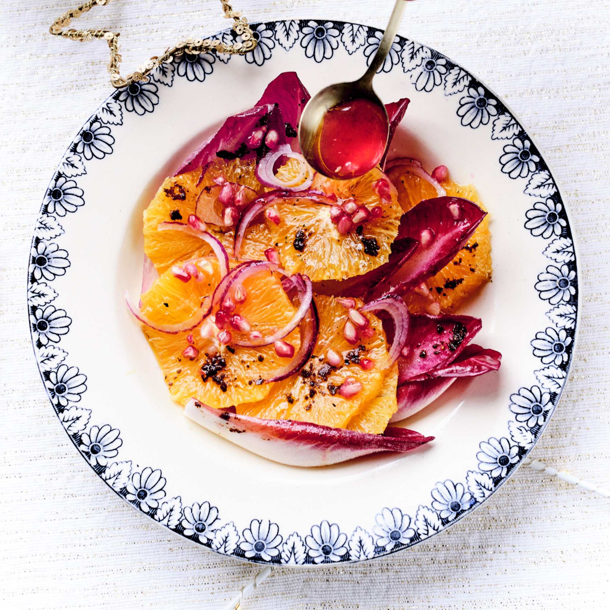 Opskrift på appelsinsalat og dressing med skovbæreddike fra Oliviers & Co