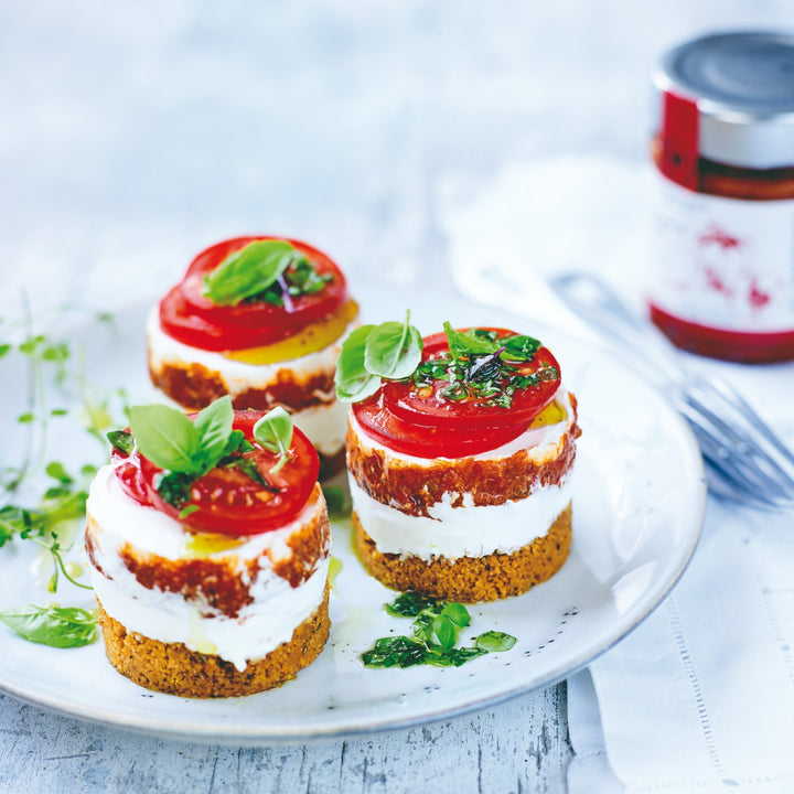 Hvidløgsbrød med gedeost og tomatcreme med piment d'espelette fra Oliviers & Co