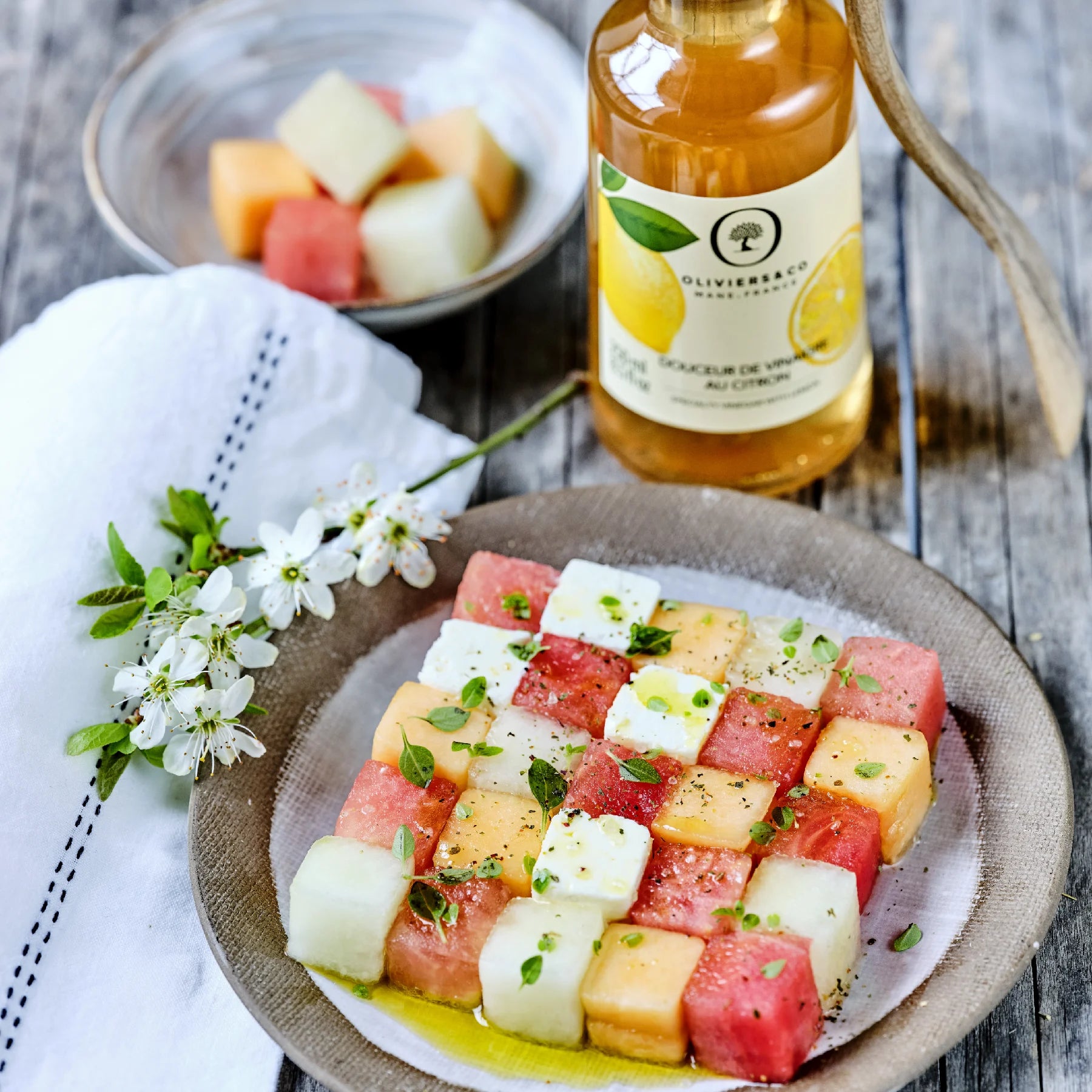 Opskrift på melon & feta salat med limited edition citroneddike fra Oliviers & Co