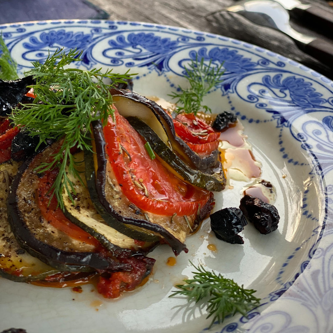 Opskrift på ratatouille i kogebogen Oliven & Olivenolie af Vilain & Schauser