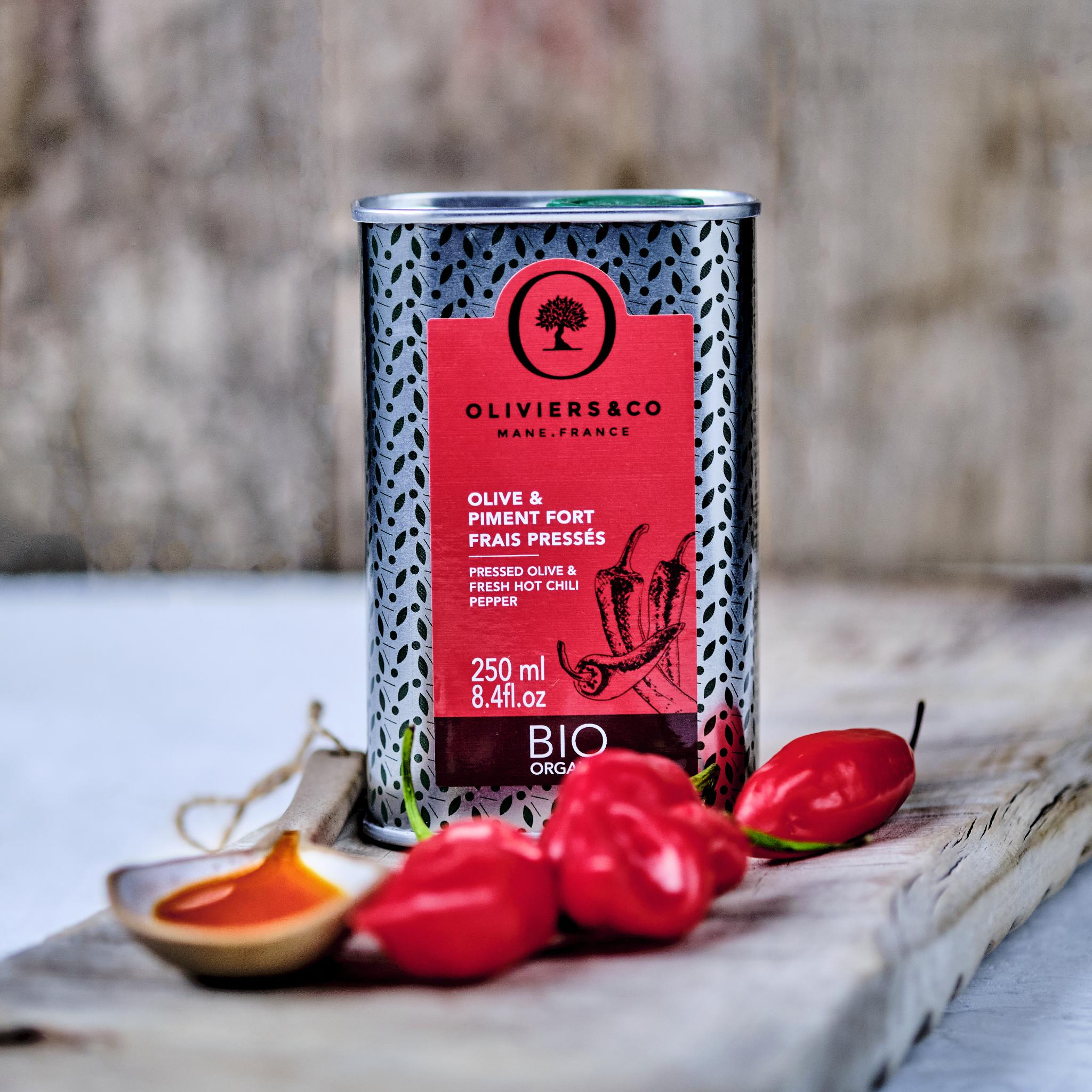Økologisk ekstra spicy chiliolie med peperoncino chili fra Oliviers & Co