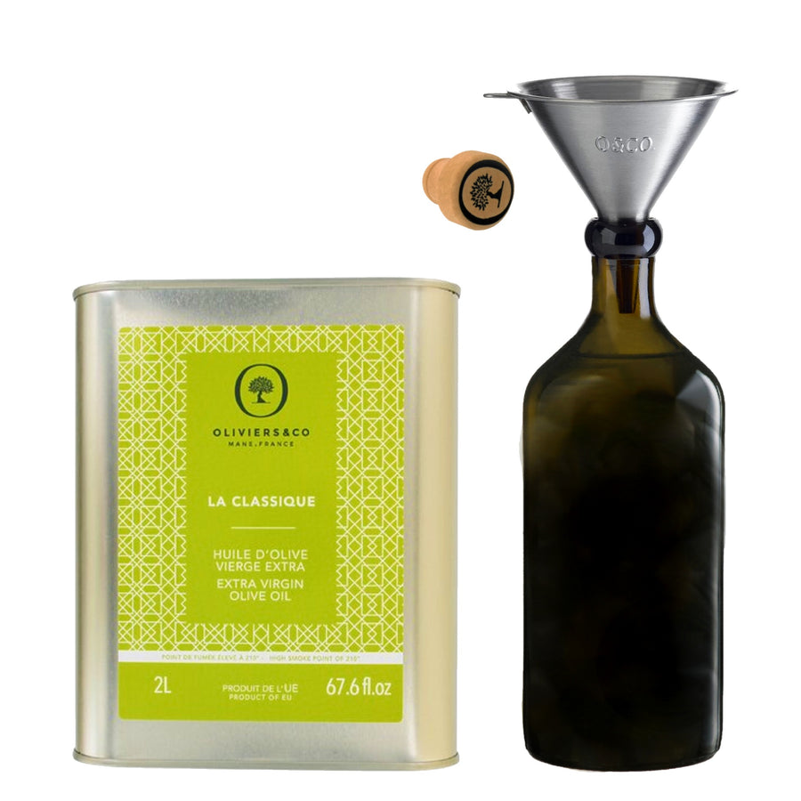 Sæt med 2L La Classique ekstra jomfru olivenolie, mørk glasflaske, tragt i rustfrit stål og hældeprop med låg fra Oliviers & Co