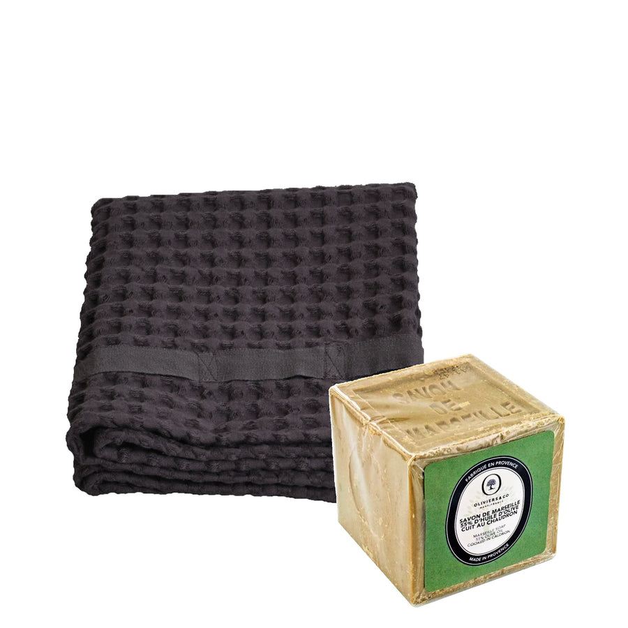Savon de Marseille sæbe med olivenolie og Big Waffle Towel dark grey, gavesæt Oliviers & Co