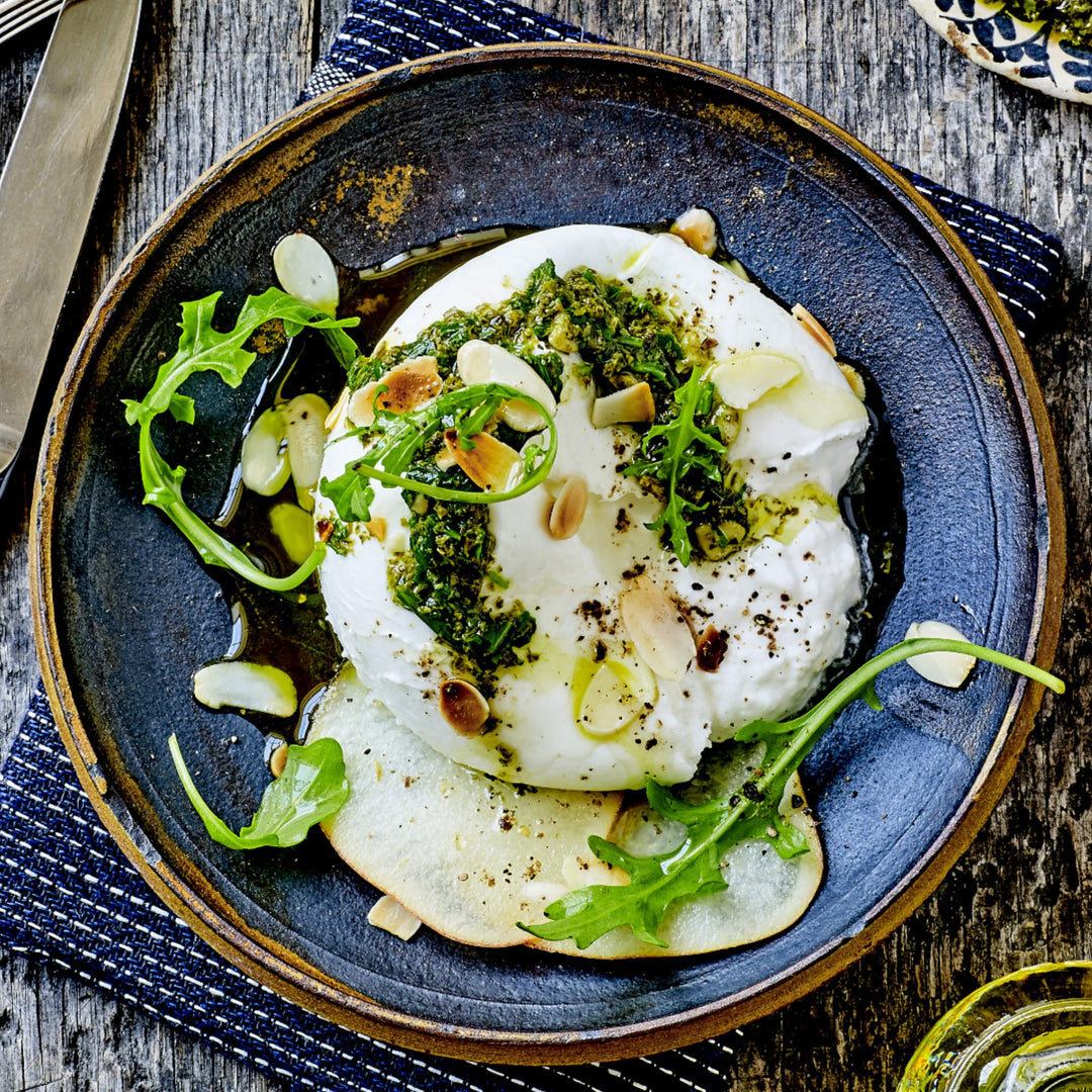 Burrata med olivenolie, pesto og trøffel, O&CO opskrift