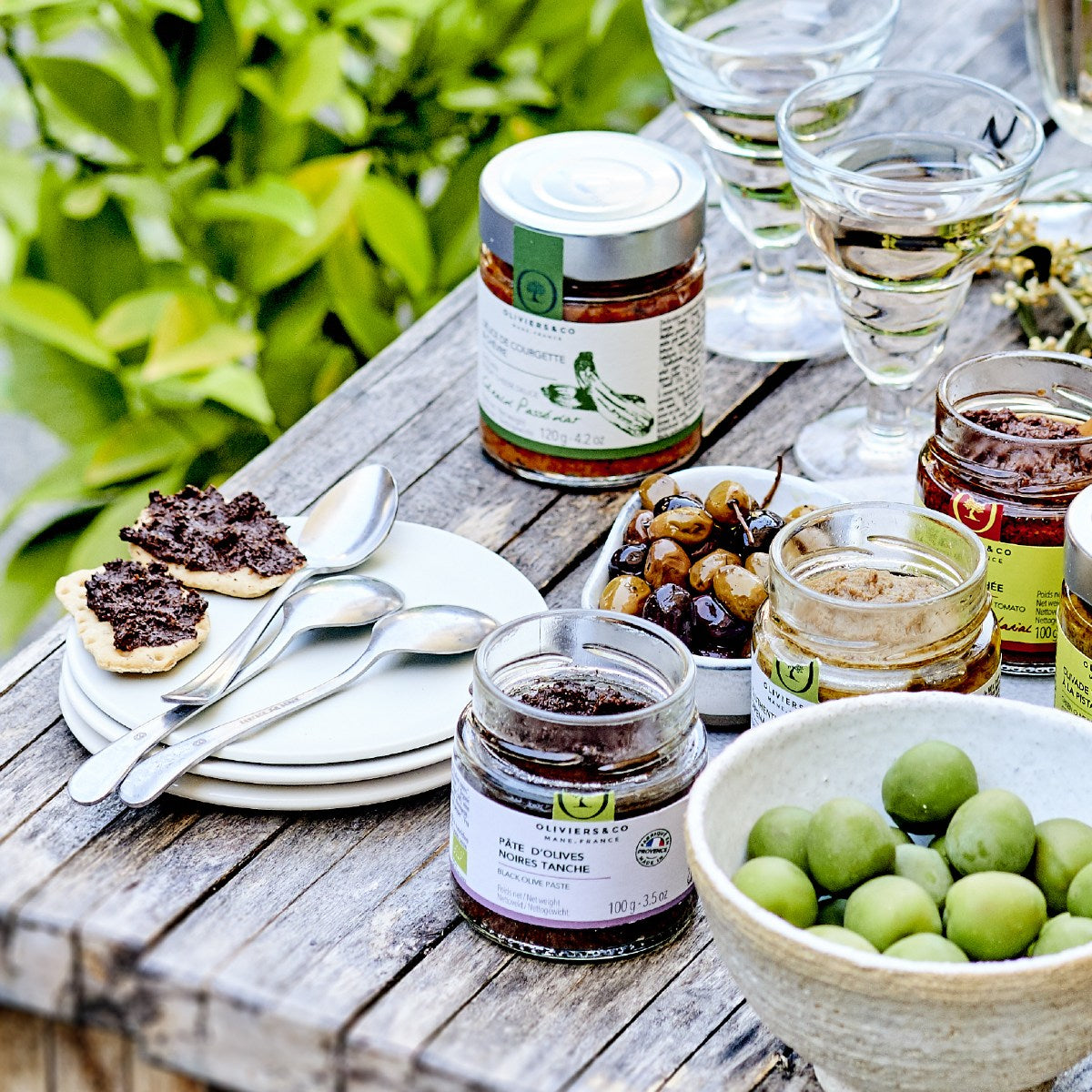 Tapas med sort oliven spread fra Oliviers & Co